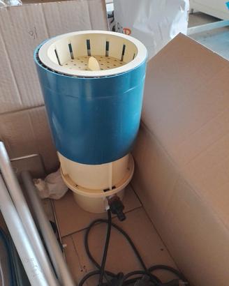 skimmer con pompa e accessori per piscina