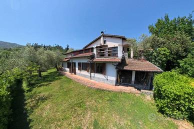 Villa di 230 m² con più di 5 locali a Garlenda