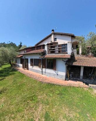 Villa di 230 m² con più di 5 locali a Garlenda