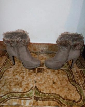 Scarpe / Stivaletti con tacco e pelliccia grige