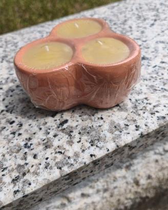 Candela citronella in vasetto di terracotta