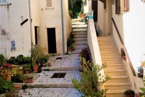 Casa indipendente di 160 m² con 5 locali e box aut