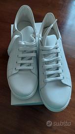 scarpe bianche con lacci in pelle nuove 