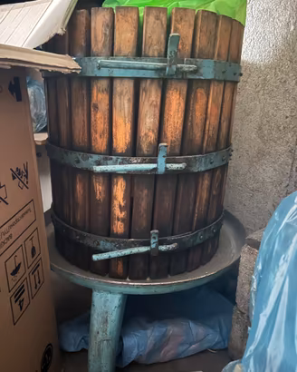Torchio lavorazione uva
