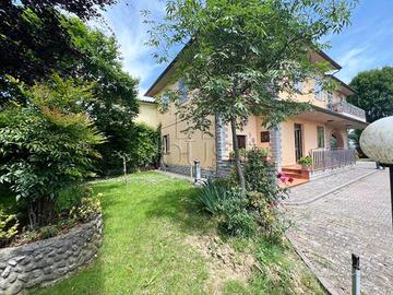 Appartamento di 205 m² con più di 5 locali e box a