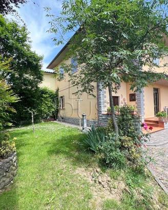 Appartamento di 205 m² con più di 5 locali e box a