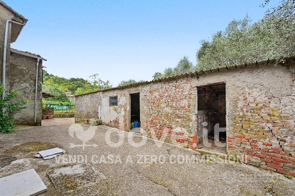 Rustico / Casale di 350 m² con 4 locali a Fosdinov - Altro