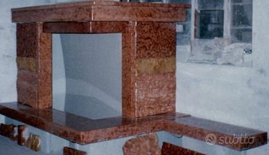 Caminetto in marmo rosso di Verona ed altre pietre