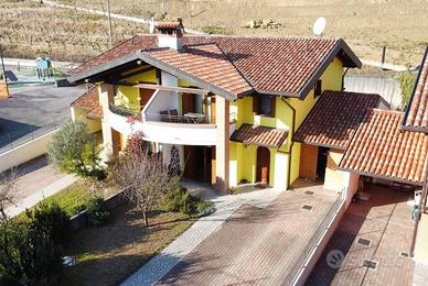 Porzione di Bifamiliare tricamere triservizi