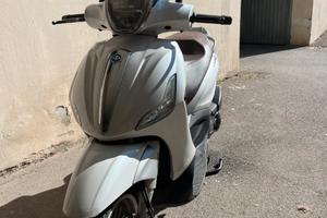 Beverly 300 2017