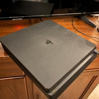 PS4 Slim 500gb + 2 Dualshock 4 e base di ricarica