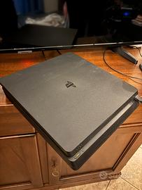 PS4 Slim 500gb + 2 Dualshock 4 e base di ricarica