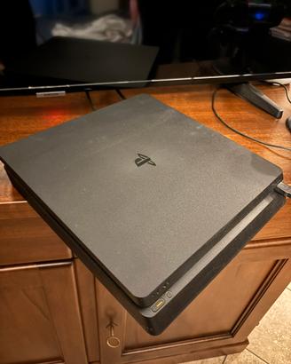 PS4 Slim 500gb + 2 Dualshock 4 e base di ricarica