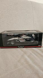 McLaren Mercedes MP4-16 Minichamps 1/18 M