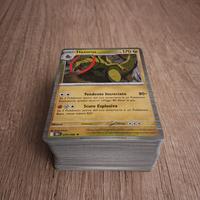 Mazzetto carte di Pokemon con carte brillanti