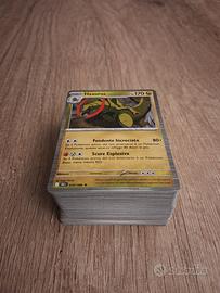 Mazzetto carte di Pokemon con carte brillanti