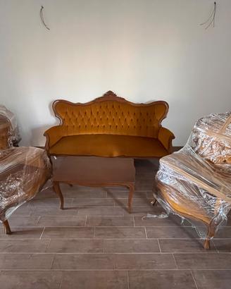 Salotto classico: Divano, 2 poltrone e tavolinetto