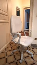 Sedia ergonomica in similpelle bianca da ufficio