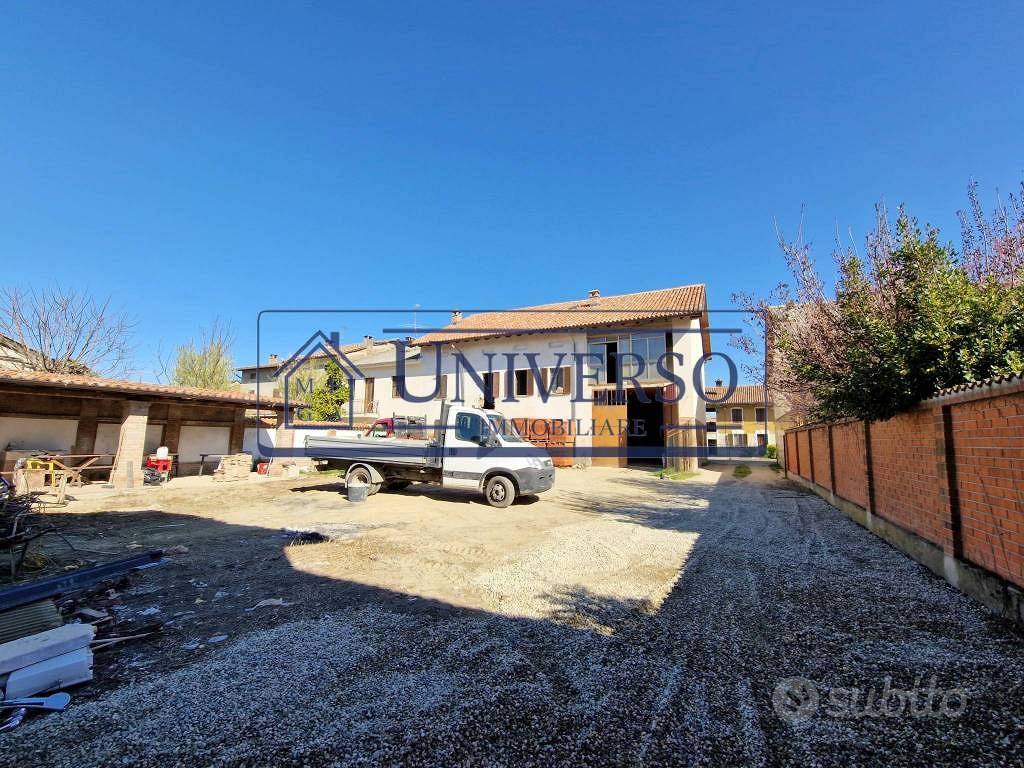 Rustico / Casale di 240 m² con più di 5 locali e b - Vista 2
