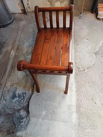 sgabello in legno 