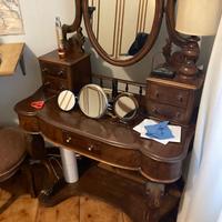 mobile da trucco antico in legno