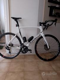 Bicicletta da corsa Pinarello carbonio