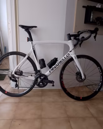 Bicicletta da corsa Pinarello carbonio