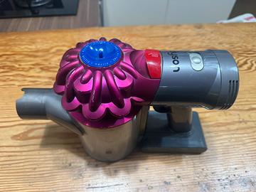Dyson V7 solo corpo
