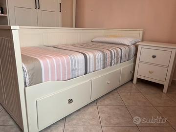 Divano letto IKEA Hemnes bianco+comodino abbinato