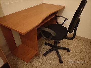 Tavolo e sedia da pc