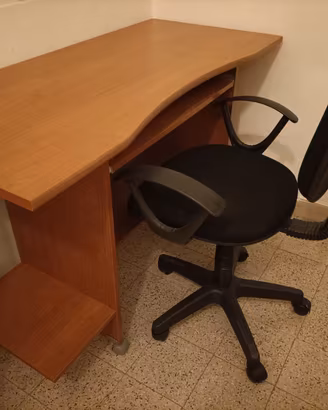 Tavolo e sedia da pc