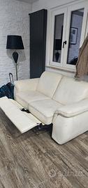 divano in pelle, con recliner, marca Bruma