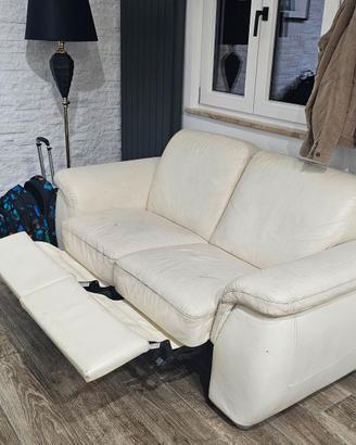 divano in pelle, con recliner, marca Bruma