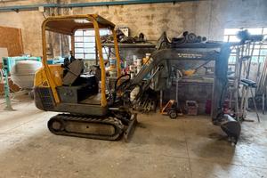 escavatore VOLVO EC15 