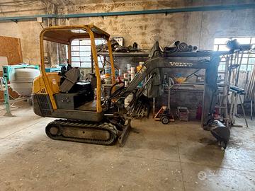 escavatore VOLVO EC15 