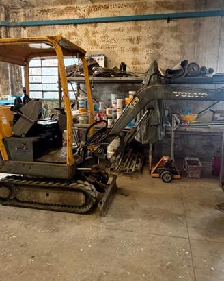 escavatore VOLVO EC15 