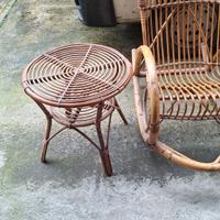 dondolo e tavolino in vimini 