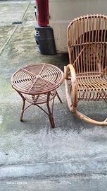 dondolo e tavolino in vimini 