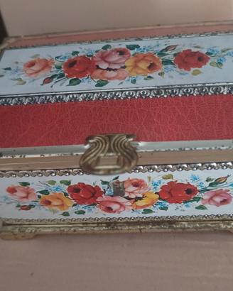 scatola di latta vintage