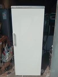 congelatore verticale a cassetti Oko Arctis 