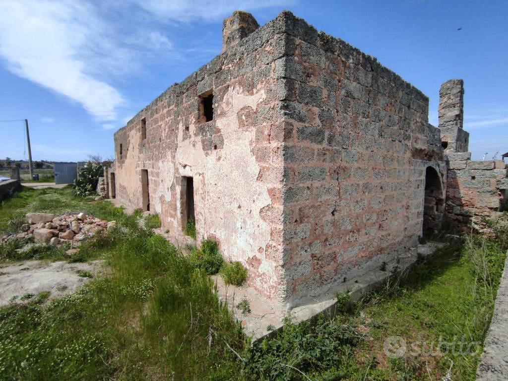 Rustico / Casale di 277 m² con più di 5 locali a R - Altro