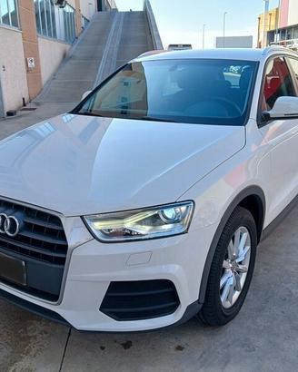 Audi Q3 2.0 TDI 120 CV Young