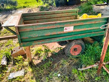 Rimorchio per macchine agricole