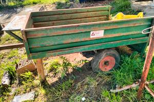 Rimorchio per macchine agricole