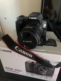 Canon EOS 250D + obiettivo EF-S 18-55