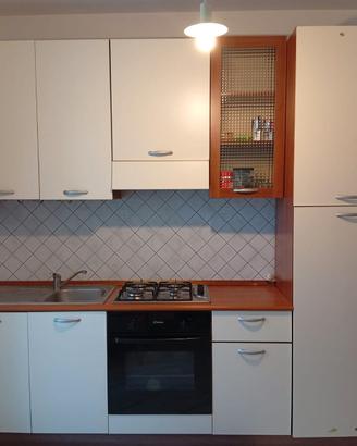 cucina - tavolo - sedie - porta tv