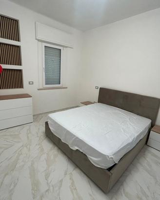 È disponibile una stanza singola in un appartament