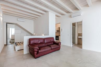 Appartamento con terrazza privata e spese incluse