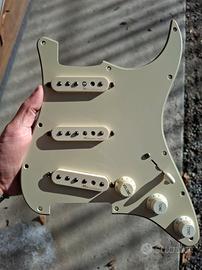 Fender Pre-Wired Noiseless Stratocaster Pickguar


