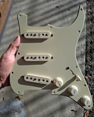 Fender Pre-Wired Noiseless Stratocaster Pickguar

